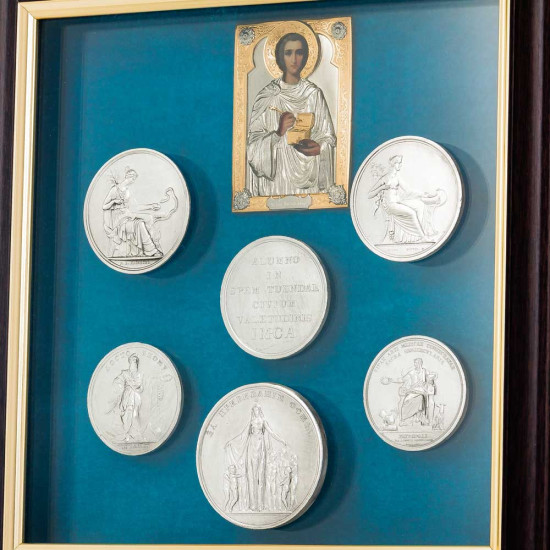 Ікона святого великомученика Пантелеймона з репліками рідкісних медалей (мідь, сріблення, позолота)
