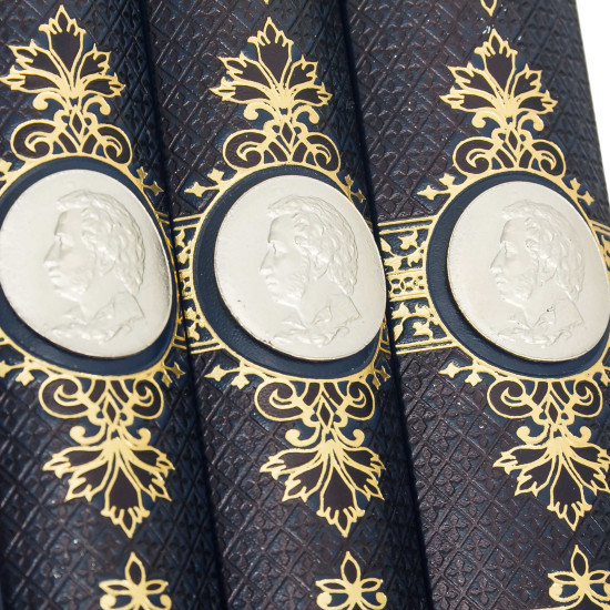 Подарункове видання обраних творів О. С. Пушкіна у 3-х томах з декором посрібленими репліками меділі з портретом письменника