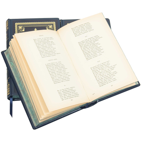 Подарункове видання обраних творів О. С. Пушкіна у 3-х томах з декором посрібленими репліками меділі з портретом письменника