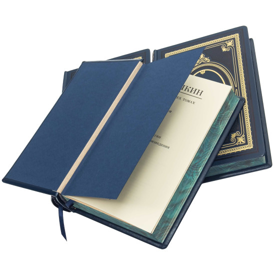 Подарункове видання обраних творів О. С. Пушкіна у 3-х томах з декором посрібленими репліками меділі з портретом письменника