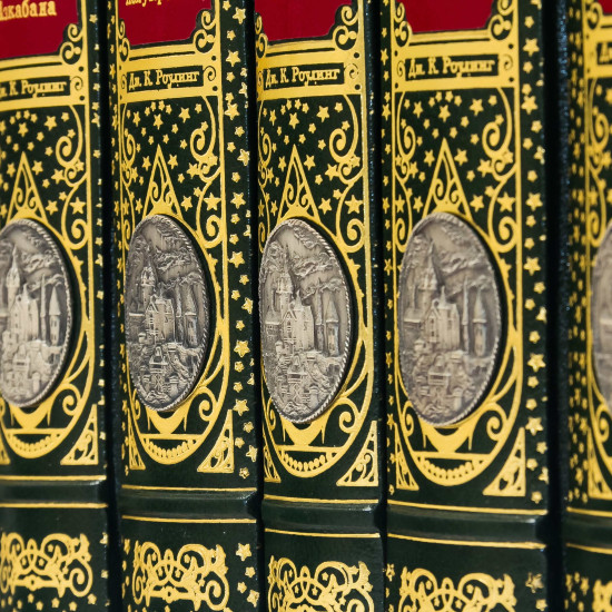 Книга "Гаррі Поттер"