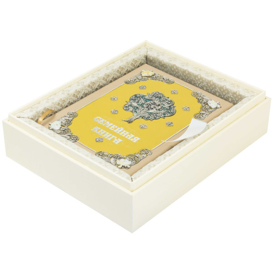 "Сімейна книга" з ювелірним срібним декором з інкрустацією сапфірами, смарагдами, гранатами, сердоликами та камеєю з океанічної мушлі