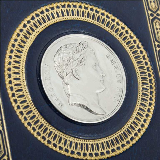 Подарункове видання "Велика книга чоловічої мудрості" з оздобленням посрібленою реплікою медалі з зображенням Наполеона