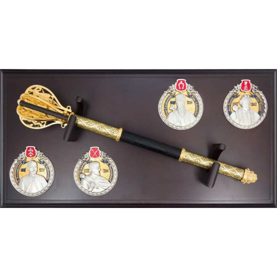 Булава (пернач) у футлярі з гетьманами України