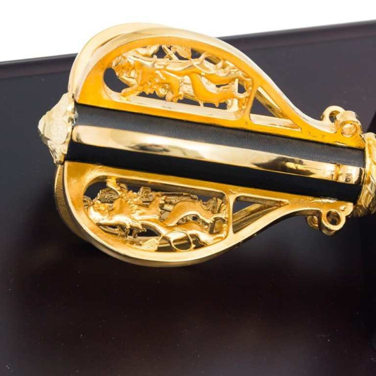 Булава (пернач) у футлярі з гетьманами України