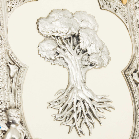 Подарункове видання «Родинна книга» з позолоченим та посрібленим ювелірним декором та інкрустацією.