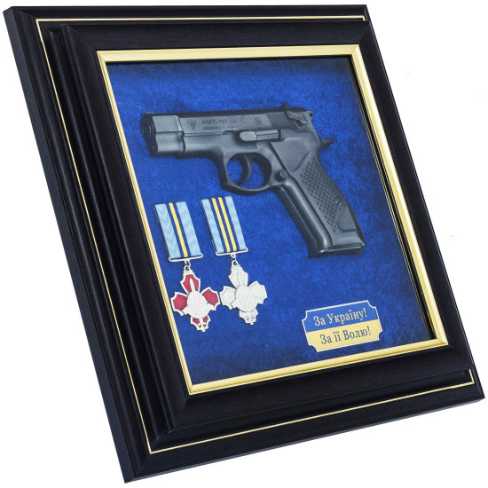 Сувенір "Пістолет Форт з нагородами"