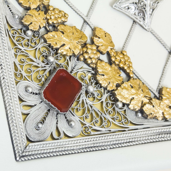 Біблія з ювелірним декором у подарунковому футлярі