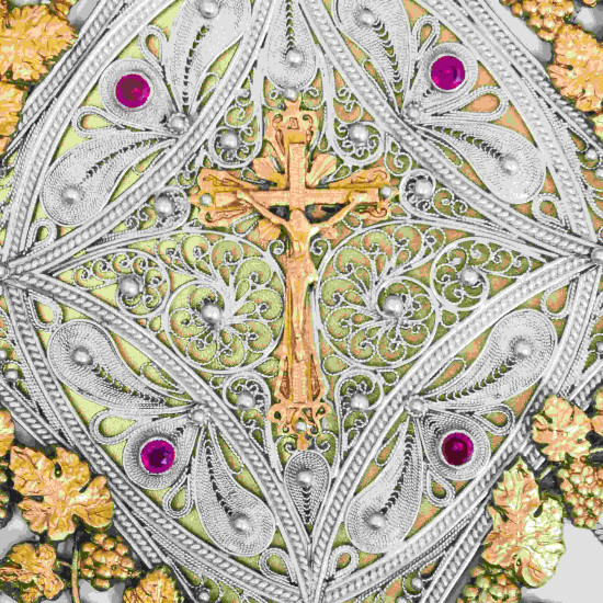 Біблія з ювелірним декором у подарунковому футлярі