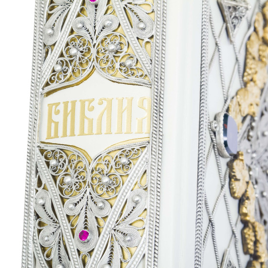 Біблія з ювелірним декором у подарунковому футлярі