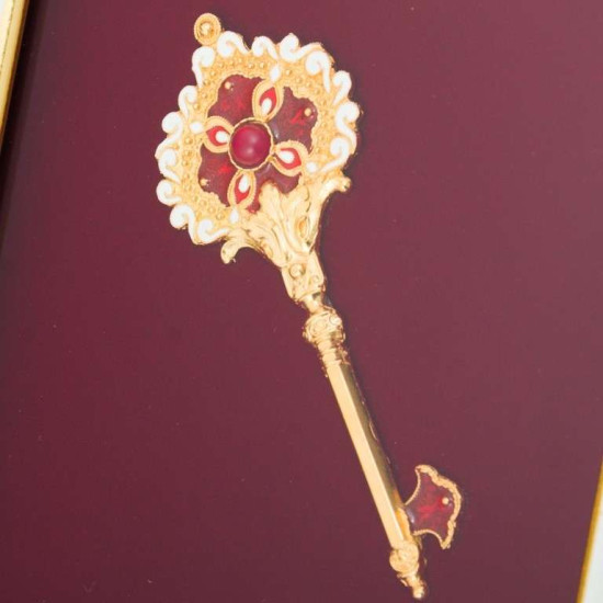 Подарунок "Ключ" (ювелірний виріб з позолотою, емалями та камінням)