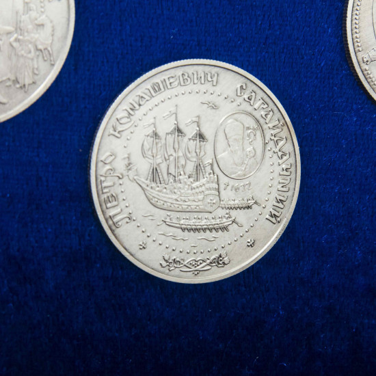 Подарунок "Гетьманська Україна" з історичною реконструкцією булави та металевими медалями з портретами гетьманів (сріблення, позолота, емалі)