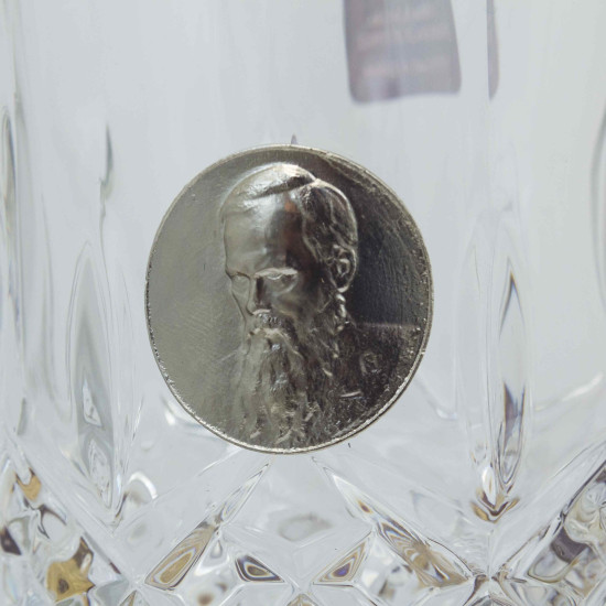 Подарункове видання "Гравець" Ф. М. Достоєвський з кришталевим келихом, декорованим посрібленою медаллю з портретом письменника та колодою карт у подарунковій коробці