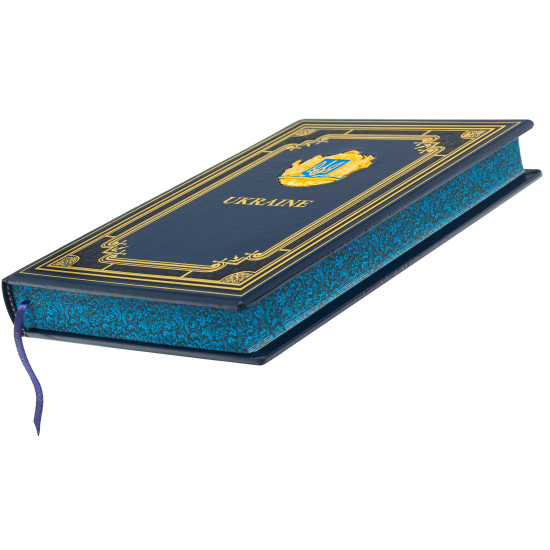 Подарункове видання "Ukraine" (українською та англійською), прикрашене позолоченою та розписаною емалями металевою накладкою із зображенням Великого Державного герба України