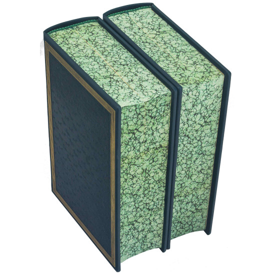 Подарункове видання "Книга про коня"  князя Урусова С.П. у 2 т. у шкіряному футлярі з позолоченою підковою з інкрустацією Сваровські. (Настільна книга для кожного коннозаводчика, коняра, коневласника та любителя коней)